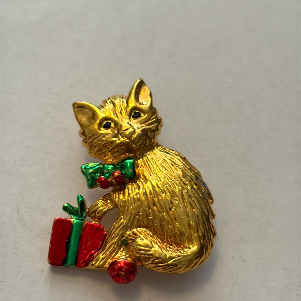 Vintage Gold Tone & Enamel Cat Christmas Brooch